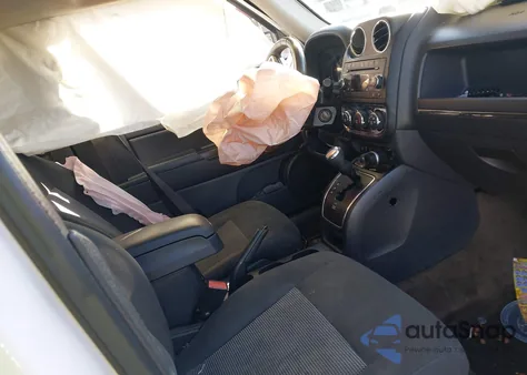 2016 Jeep Patriot Latitude z USA, uszkodzony, nr VIN 1C4NJRFB1GD758772